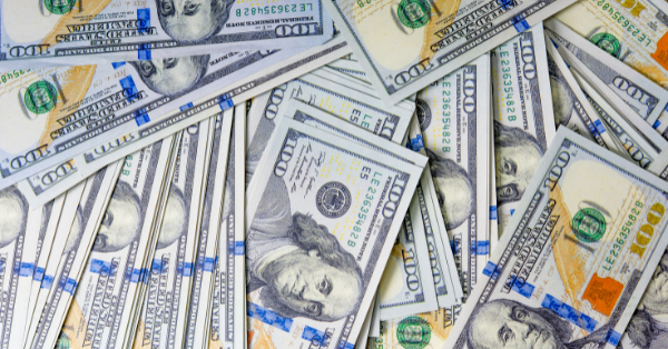 Dólar avança com fortes dados do emprego nos EUA e preocupações geopolíticas